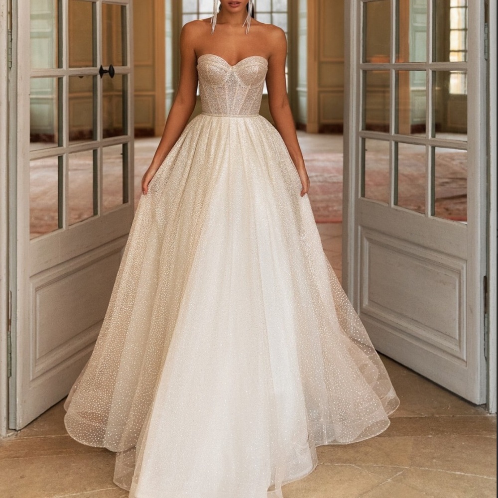 NWOT POLLARDI 'Gloss' Shimmery Wedding Gown. Size 10‎